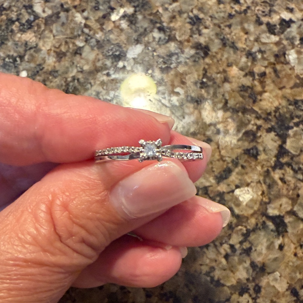 Diamond sterling silver promise ring - Picture 2 of 3